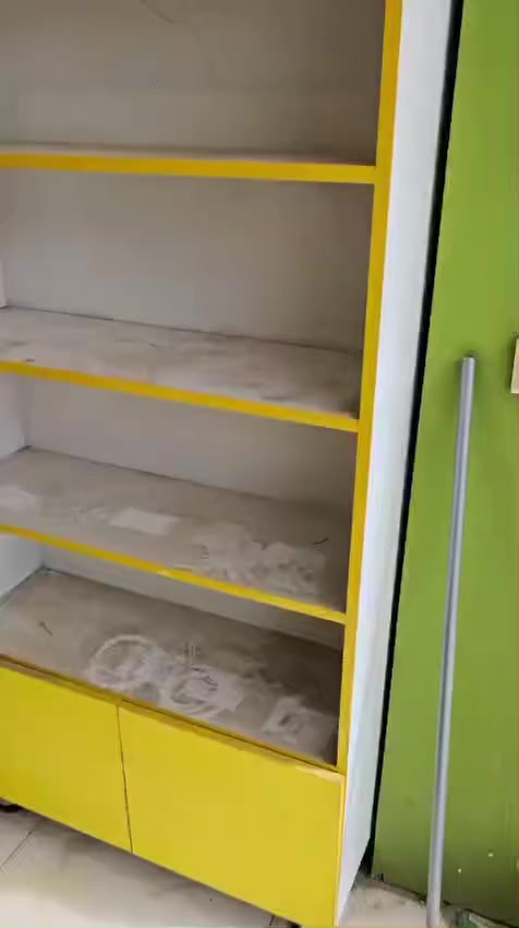 فاترينات للبيع بسعر مناسب ديوانيه شاميه شارع البلداوي ***********
