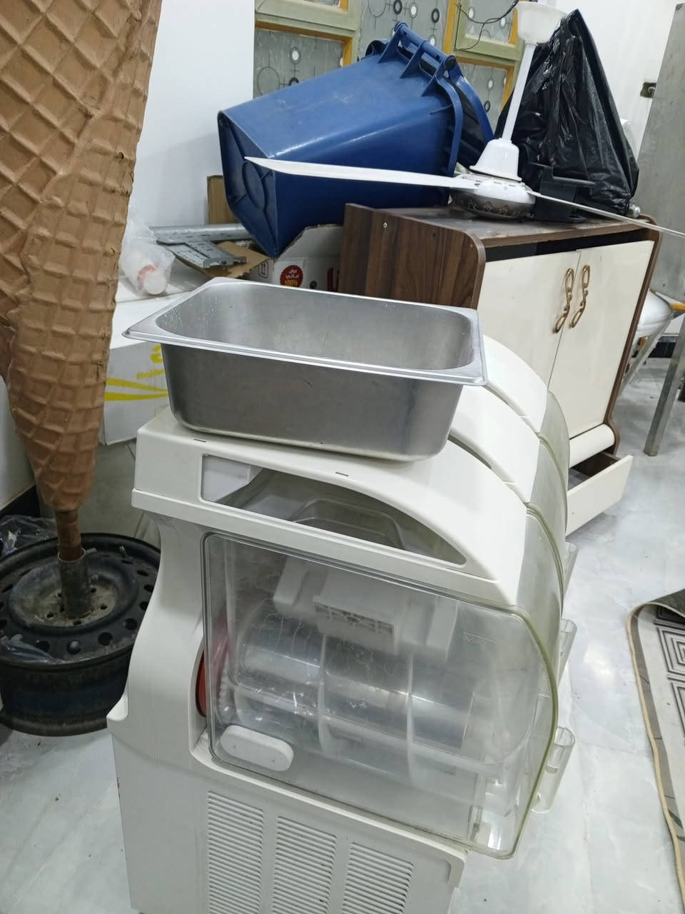 تصفية محل مرطبات المكائن للبيع
بستره صناعيه 60لتر /1
انتاجيهDS إيطالي عدد /1 
مع الشلال
سوفت تركي عدد 1
ماكنة ازبري ايطاليا ثلاث احواض/1
عارضة ايطاليه 12 بلنكات عدد/ 1
بلنكات حديد عدد /18
عارضة تجميد ايطاليه افقيه /1
ميز عرض عدد2 طول 3م /1.5 م
ميز جلوس منوع عدد/6 و16 كرسي
كبوس عرض حجم كبير عدد/1

علمآ جميع المواد استعمال قليل
*********** ابوالحسن
