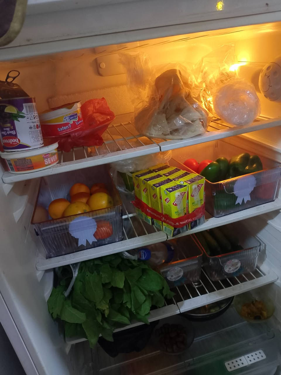 ثلاجه للبيع ب175بيها مجال ومجمده 125مكان الدورة ***********واتس
