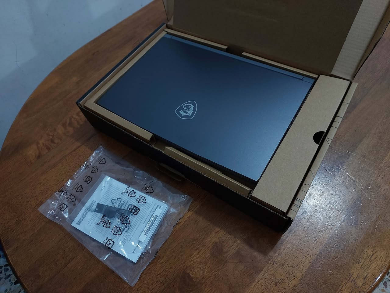 السلام عليكم ...  جيل   13  ....لابتوب الالعاب والبرامج الهندسية القوية والتصميم والمونتاج ماركة  MSI  .. .... معالج قوي جدا  فئة H ( من اقوى فئات المعالجات)   كور اي  5 جيل  13   ... رام  حجم 16 كيكا  ... شاشة حجم 15.6 تردد 144 هرتز دقة FULL HD  الوان طبيعية ...هارد نوع SSD حجم 512 كيكا ...... كيبورد ضوئي ...كرت شاشة  خارجي منفصل من نيفيدا RTX2050  .  ..اللابتوب  جديد ما مستخدم وشكلة سلم وشحنة فوق الممتاز  وكارتونتة وغراضة كاملة .. السعر   500$   للاتصال ***********  او  *********** (واتس)
