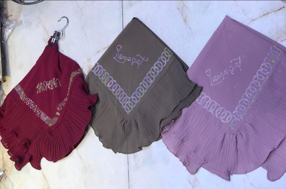 عندي ربطات لبنانيه قياس 150سم سعر القطعه ب 6الف 

وربطات حرير ستن اخر قطعتين السعر القطعه ب6ونص 
وربطات قطنيه ب4الف فقط


**إذا كنت صاحب هذا الإعلان وتريد حذفه لأي سبب، رجاءا أرسل رسالة إلى الدعم الفني**