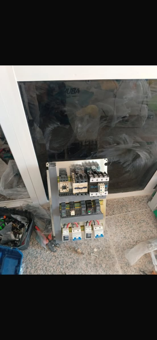 تم بحمد الله 🌞 تركيب منظومة طاقة شمسية حديثة في قلب بغداد الحبيبة 🇮🇶
باستخدام أحدث التقنيات وأعلى معايير الأمان والاعتمادية ✅⚙️

    بسعة 40 أمبير نهاري 25 امبير ليلي ✅🔋

📍 الموقع: الدورة – البعيثة
🔋 البطاريات: 1ليثيوم سعة 25k

⚡ الإنفيرتر: عدد 1 نوع ديا  سعة 12kW

☀️ الألواح: 21 لوح Hi-MO X10 

🔌 البورد: ATS مع بارد منفصل لزيادة الأمان والتنظيم

💡 منظومة متكاملة لتوليد طاقة نظيفة وآمنة تغذي الموقع بثبات وكفاءة عالية 💪⚡

#طاقة_شمسية #بغداد  #منظومات_طاقة #بطاريات_ليثيوم

 #الطاقة_النظيفة #ATS
📞 للاستفسار والطلب:
📲 *********** / ***********
     ***********
📍 العناوين:
🏙️ بغداد – شارع الصناعة – فلكة رئاسة الجامعة التكنولوجية
