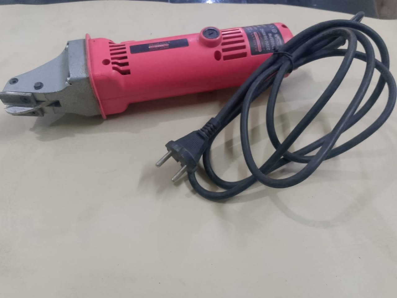 السلام عليكم مقص مال بليت للبيع
سعر 15

بغداد الشعب 
واتساب ***********
