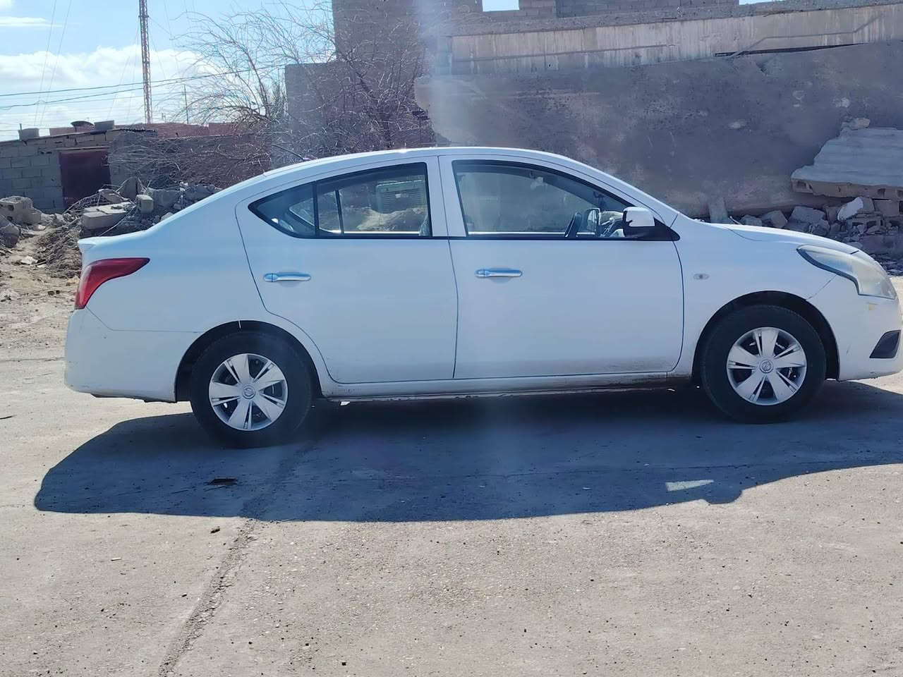 نيسان صني 
موديل ٢٠١٥
كاملة بيها قليل بارد 
جاملق امامي اليسار مبدل تجاري 
السنوية ساقطة 
رقم اربيل 
اللون ابيض 
السعر ٩٨
وبيها مجال 
للاستفسار الاتصال 
*********** كركوك, العراق
