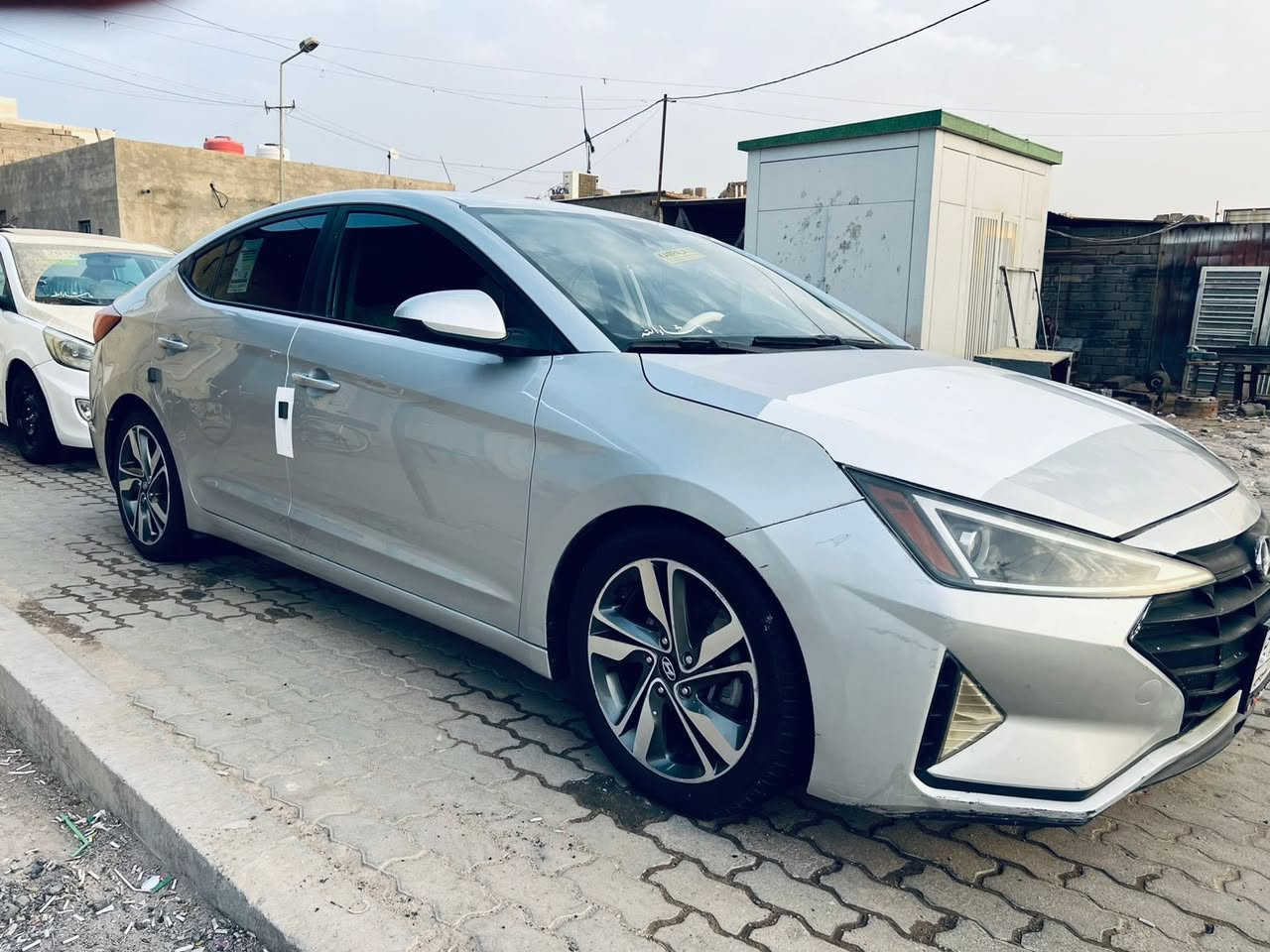 السلام و عليكم للبيع النتره موديل 2019 لون رصاصي وارد امريكي ضرر بنيد فقط و بيها صبغ رقم بغداد بعد شهر وصير حره مكينه 2000 دوش مكينه و كير و حداده و تخم تاير جدد تبريد ثلج دواخل بلكارتون ماشيه 126 السياره جاهزه مناقصها شي مواصفات تحكم ستيرن شاشه قفل سرعه كامره تحديد مسار رادار 
السعر 112$
موبايل ***********
مكاني بصره الزبير
