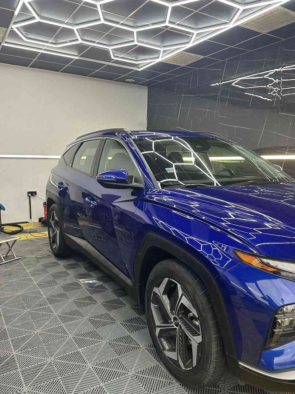 توسان موديل ٢٠٢٣ ماشيه ٤٥ ميل حادثها كما موضح بالصور الدوسه مال باب بالاضافه إلى الجنطه بيها كلير السياره فتحة شحن لاسلكي جنطة كهرباء كشنات إماميه تدفئة كشن السائق كهرباء جنطة كهرباء كشنات جلد وباقي المواصفات المعروفه اكيد 

للعلم عليها حماية ppf للبجم جاملغات وبنيد دعامية ومري جانبيه السعر 195 وبيها مجال 
مكان بغداد الاعظميه متواجد واتس اب 
***********
