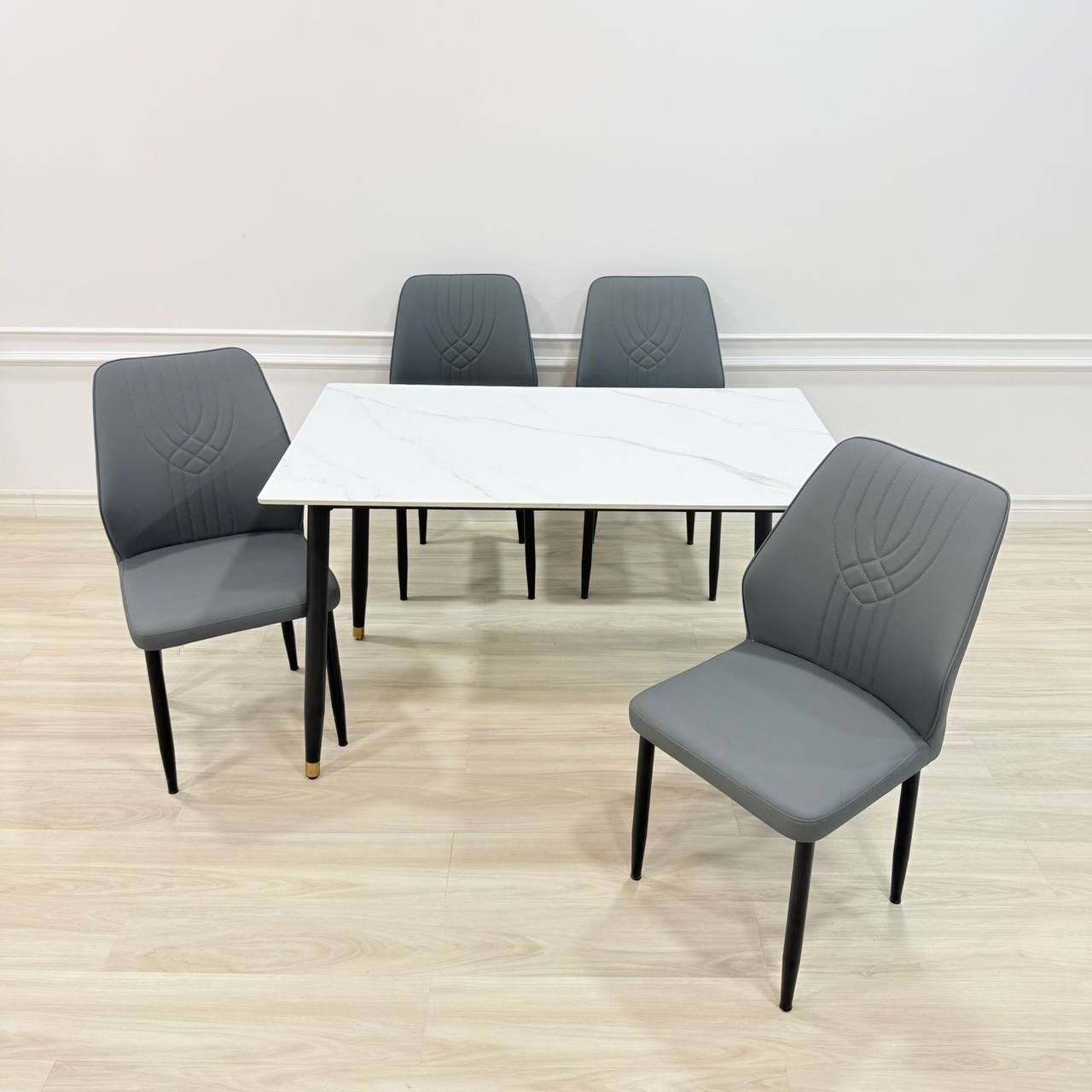 ميز طعام 4 كرسي رجل حديد دوشمه جلد سطح الميز رخام مزجج
قياس الميز 70*120 سم

 للحجز والاستفسار مراسلة الصفحة 
يوجد توصيل لكل محافظات العراق

شركة 1 🌸🦋

موديل #صيني
بدون شد 🚫


**إذا كنت صاحب هذا الإعلان وتريد حذفه لأي سبب، رجاءا أرسل رسالة إلى الدعم الفني**