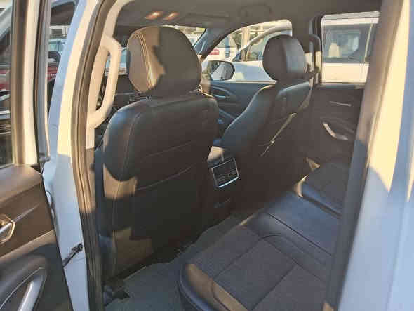 السلام عليكم بيك اب شانجان ٢٠٢٣ ماشية ٥٠ الف للبيع مكفولة على وضع الشركة حرة مواصفاتها معروفة السعر ١٨٥٠٠ دولار تلفون *********** واتس
