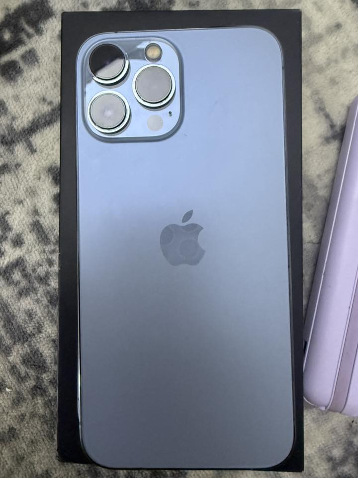 السلام عليكم ايفون ١٣ برو ماكس نظيف كلشي مابي فقط هاي النقاط بلشاشه والبطاريه  ٨٦٪؜ المكان بغداد الطوبجي السعر ٥٠٠  رقم (***********) للمراسله
