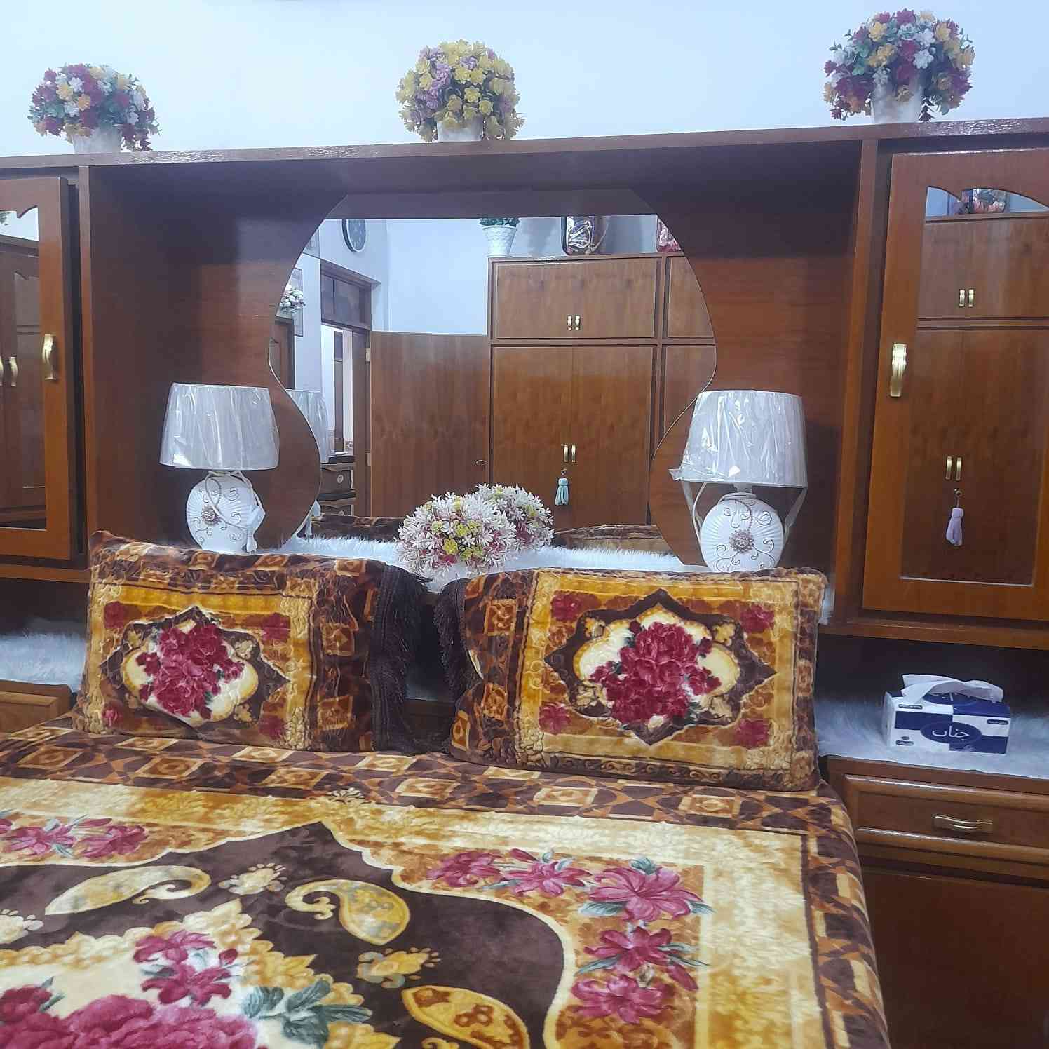 سلام. عليكم من رخصه لادمنيه ولمدير  غرفه خشاب حطاطة  للبيع السعر مليونين و 500 وبية مجال نضافه فول اي خلل مابيها مكاني الكرمه البسوده اي استفسار يرجي الاتصال عله رقم (***********
