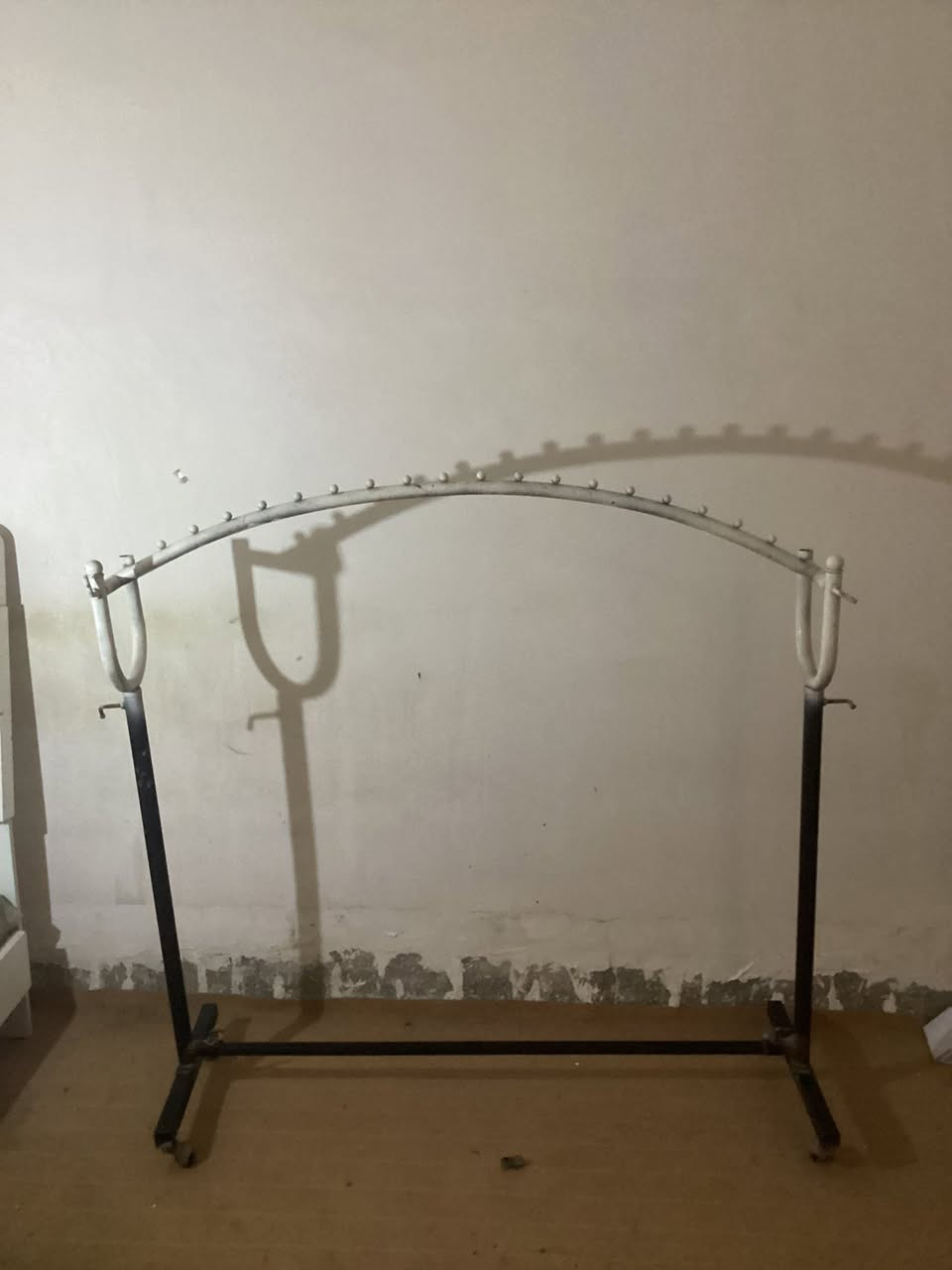 كلهن ب 50
مكتبيه اثنين باب 
رف خشب 
عارضه ملابس 
 شراي ***********
