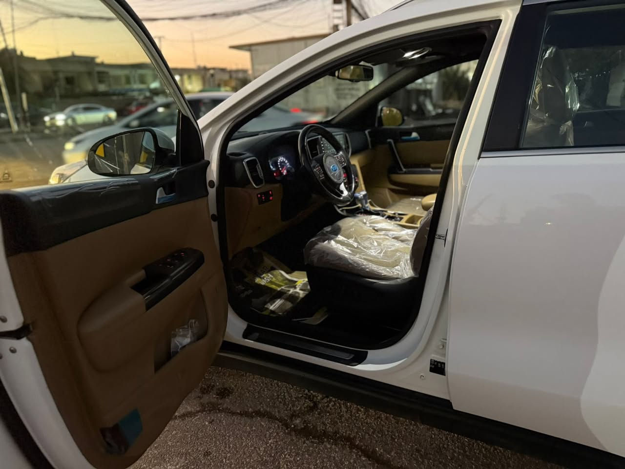 السلام عليكم كيا سبورتج موديل ١٧ فول مواصفات ١/١  ماشية ٧٠ الف حقيقي على ايد وحدة من الشركة جاهزة من جميع النواحي ومابيها نواقص محرك وكير مكفول بارد بسيط فقط ومكفول من الصبغ والتبديل 
بانوراما
بصمة ابواب وتشغيل
صندوق كهرباء 
المقاعد الامامية كهرباء 
تبريد قطعتين 
اشاير مري 
مري شفط 
انارة ترحيب 
حساس امامي خلفي 
اضاءة زنون 
مكانها بغداد وسعرها ١٨٧ للاتصال 
***********
