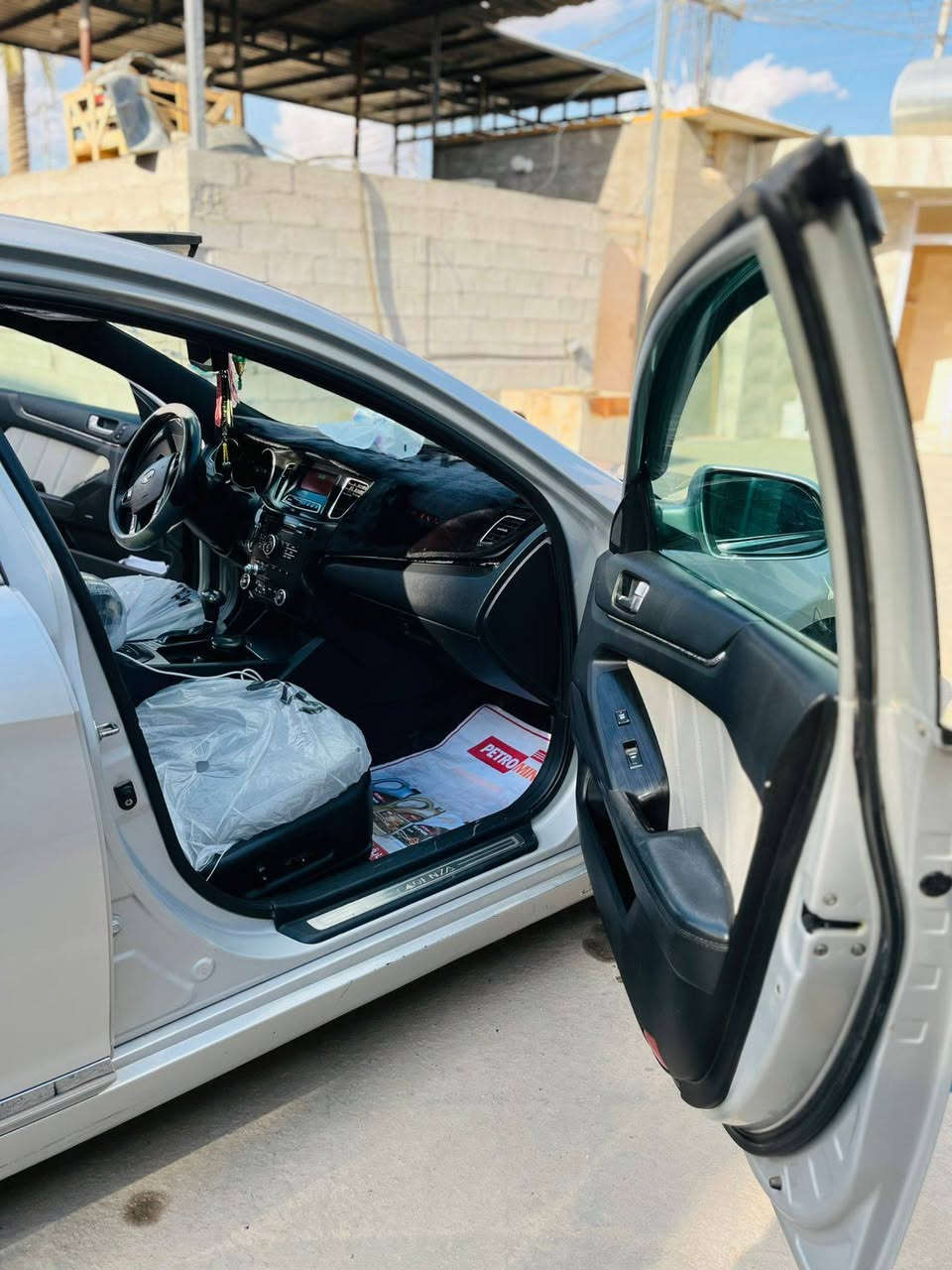 سلام عليكم  كادنزا للبيع اومراوس حسب القناعه  موديل 11 خليجي  فول مواصفات للخير  اشاير  بل مرايات انارت ترحيب  بصمه +ابواب  بصمه تشغيل اكشانه الاماميه كهربأء وتدفيه تحكم بل تجوه الخلفيه  وستيرن تحكم كهرباء 
محرك كير كفاله تبريد قطعتين شغال سياره حلوه كلش ومرتبه تخم تاير صدر 100/100 سياره فول مواصفات للخير معروفه بعد الكادنزا بل مواصفات 
سيارة بيه صبغ بس الاجاملق  الامامي  اليمنه بس ول باقي كفاله عامه وسونارها موجود ويه صور 
رقم اربيل  تحويل ثاني  يوم او تريد وكاله
مكاني الانبار الرمادي شارع 40
وسعر 118وبيه مجال شراي يتصل ع رقم ***********
