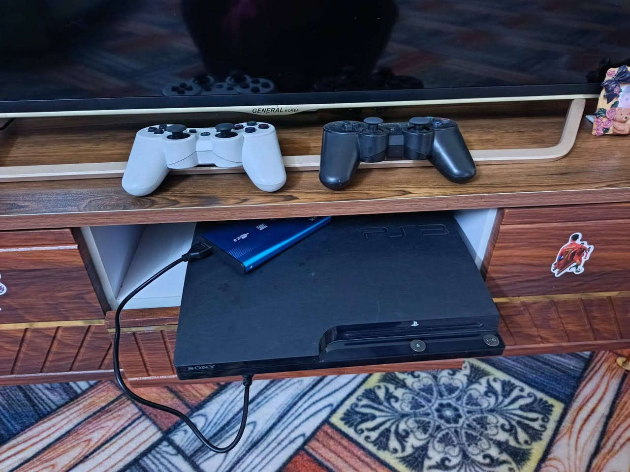 بلي ستيشن 3 مهكر الذاكره 320  استعمال سبوعين جديد الهراب بي 40لعبه وياه 2يدات الرقم *********** اكو خاص العلوان حله بابل شارع كبان السعر 125
