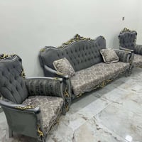 ٤ كراسي • ٢ قنفات • طبلة وسطية