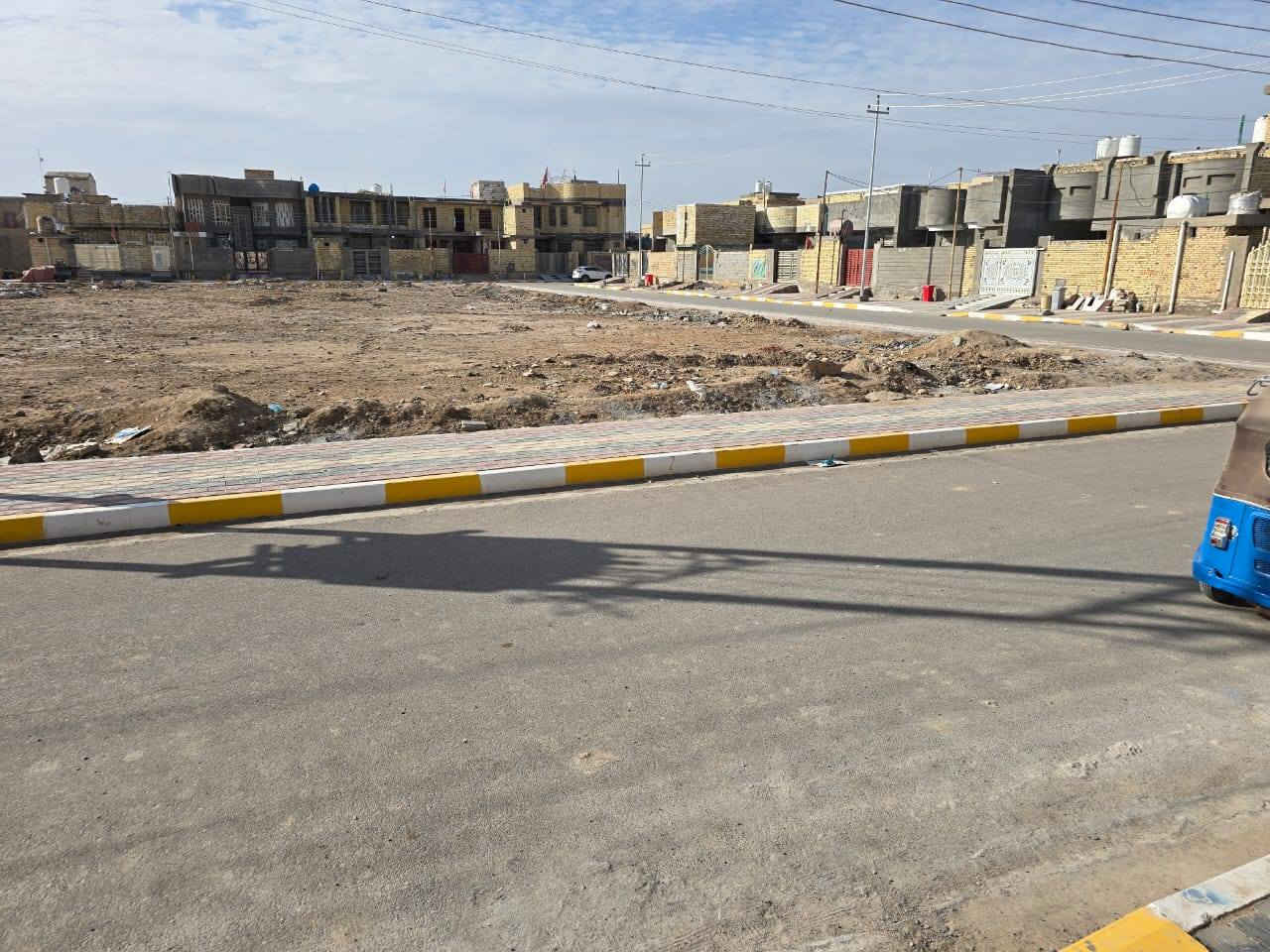 البيت للبيع مساحته 250
بيت متكون من غرف 2(6*4)
صاله(5*8)  استقبال(7*4)مطبخ(5*4)
 منور+ حمام داخلي + حمام خارجي 
موقع البيت //شارع أربعين قرب مكتب عادل حاشوش
السعر خاص 
الاستفسار الاتصال على هذا الرقم ***********
