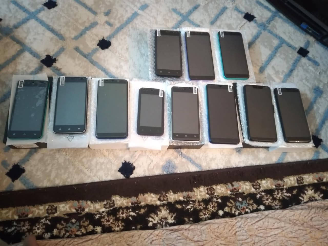 متاح على بركة الله أجهزة موبايلة جديد غير مستعمل مع هيتفون وشاحنه وكرتونته سعر جهاز 50الف للاتصال ***********
