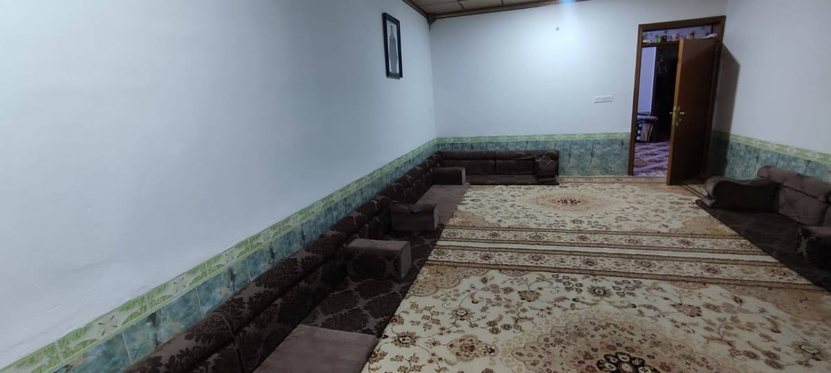 دار للبيع مساحه 315م معه مشتمل منفصل 55م
جنس الارض طابو زراعي اقرار محكمه.... الواجهيه 11 م . . . لباقي نزال .... 
الشارع الرئيسي 35 م 
خدمات ماء... مجاري... كهرباء... تبليط على شارع الرئيسي 
يحتوي الدار على
1. استقبال 7×4
2.مطبخ 6×4.5
3. صاله 10×4
4.غرفه 4×4
5غرفه 6×4 +ملحقه 
6.صحيات 4
  
يحتوي المشتمل على
1.صاله 3×6
2.غرفه 3.5×6
3.مطبخ 3×4
4.حمام 

العنوان كربلاء المقدسة  خلف مجمع العتبه العباسيه وخلف شركه نور الكفيل 
تبعد عن طريق يا حسين 600م
تصلح حسينيه أو دار +مشتمل سكني 
***********
***********
