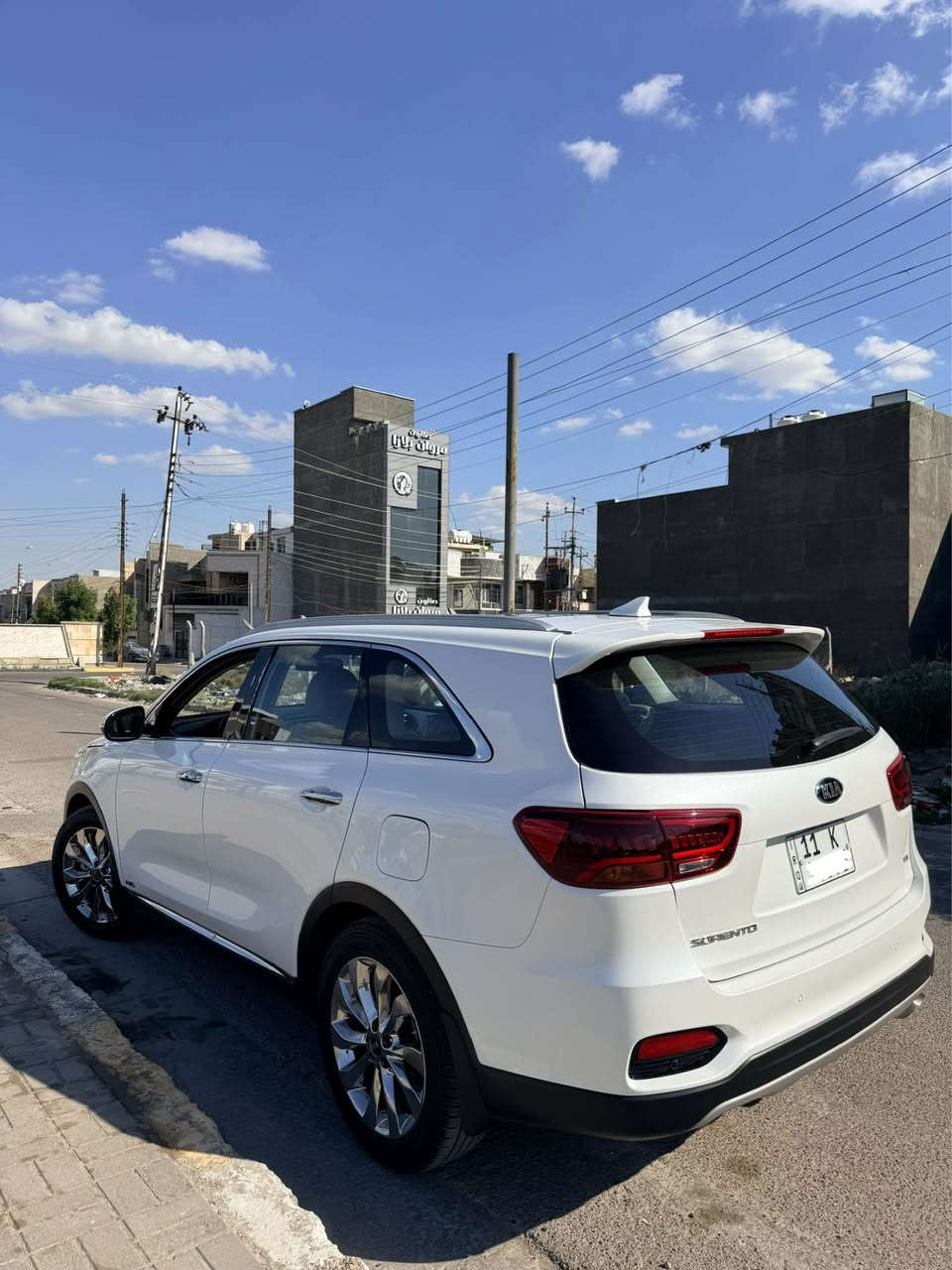 السلام عليكم سورنتو 2019
السياره خليجيه رقم انكليزي جديد ولسنويه باسمي 
المحرك والكير نضيفات جدا 
السياره فول مواصفات بنوراما ومواصفاته معروفه
السياره بدون اي حادث او اي صبغ مكفوله كفاله عامه
بدي السياره نضيف ومابي اي ملاحظات 
للتواصل اكثر ***********
السعر  260 وبيه مجال للشراي 
مكان السياره بغداد الكرخ بغداد, العراق
