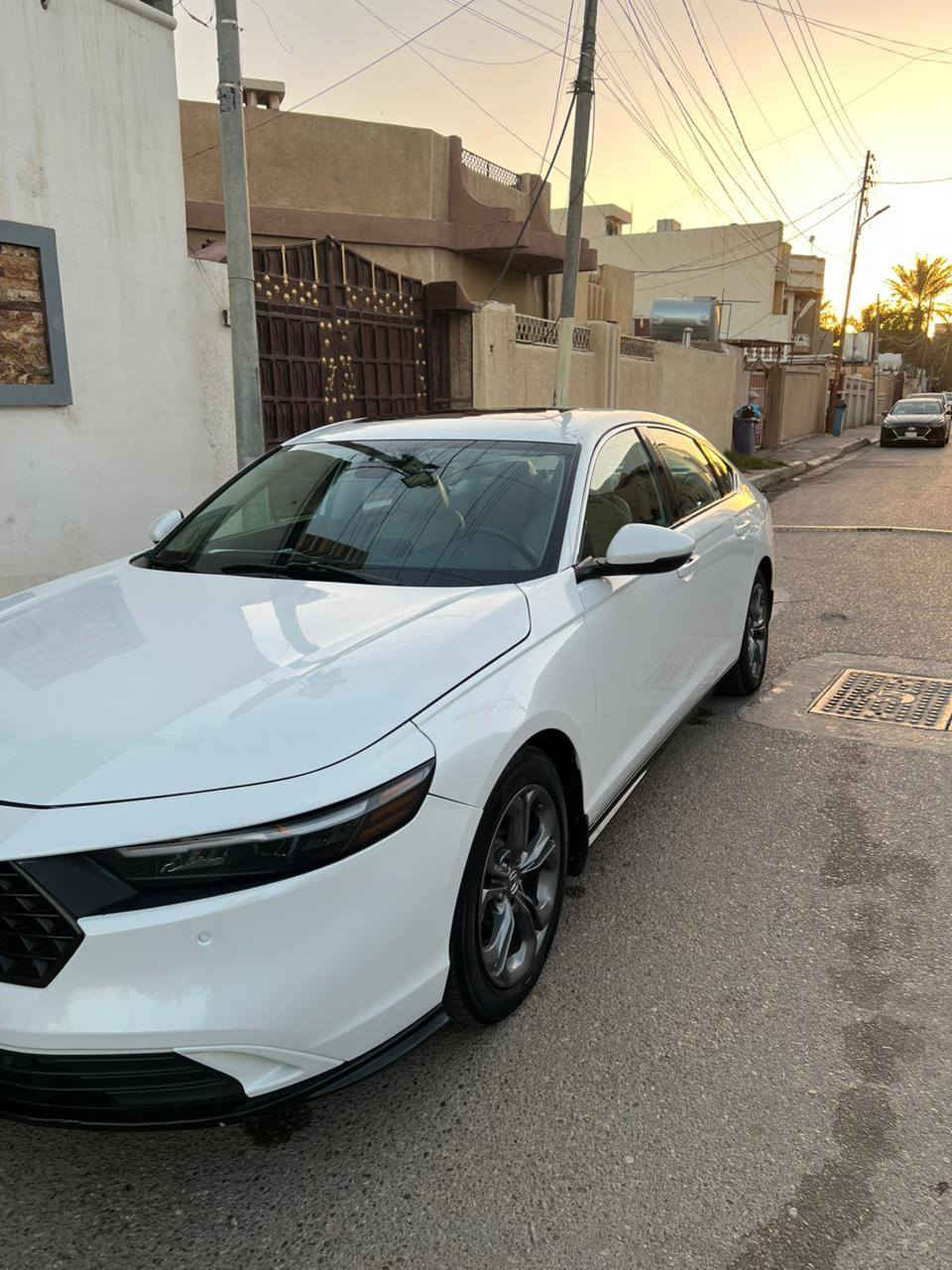 السلام عليكم هوندا اكورد2023وارد امريكي الضرربنيد فقط بدون دواخل دواخل مكفوله رقم بغداد الجديد بأسمي ماشيه 30000 الف السياره جديده وجاهزه السياره EXL يعني فول مواصفات معروفه السعر 210$ وبيهه مجال الاتصال ع الرقم *********** بغداد, العراق
