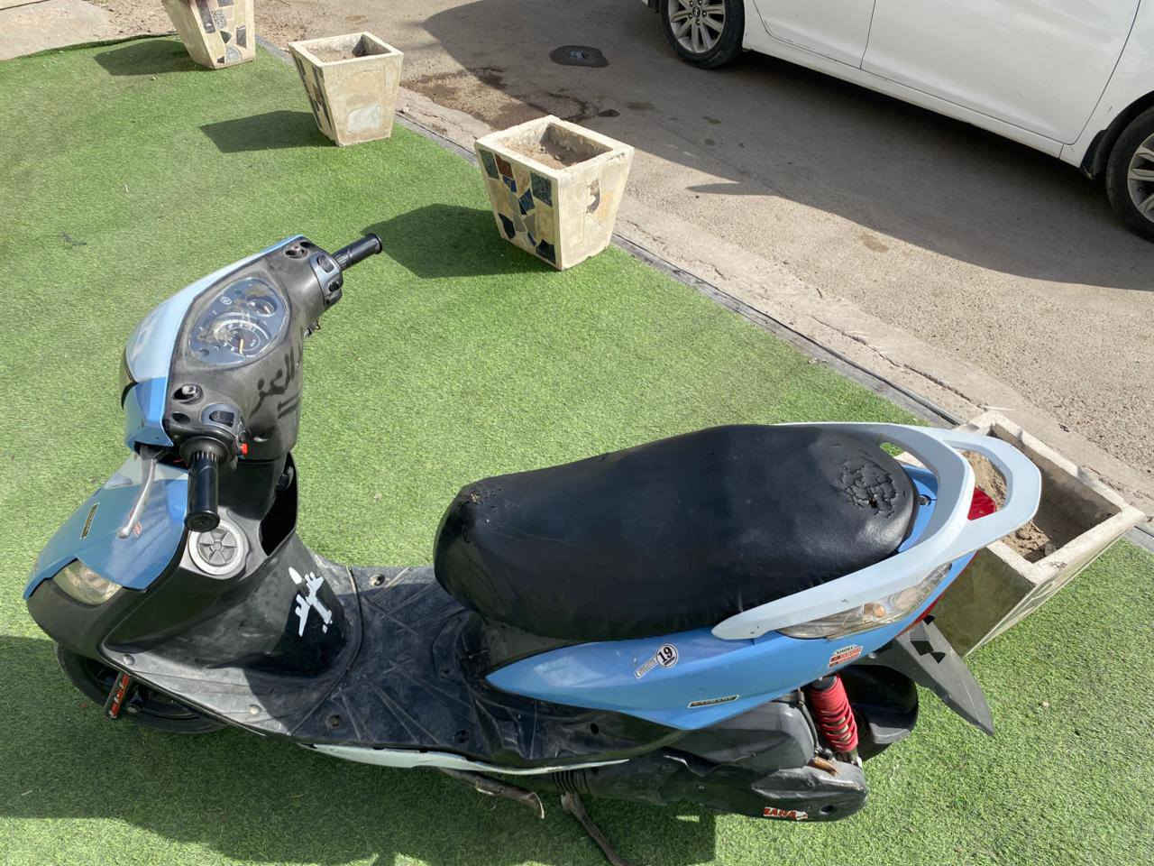 سلام عليكم  
دراجه ثعلب 🦊
الدراجه ماقصه شي نكره بكل وكت كهربائيات كله شاغاله اشاير سكن لايت بك لايت  كله شغال
تايرات زوج جديد 
شلعه ومعدل يخبل 
كفراته بلاديه بس صابغهن صبغ حراري  درجه 1
دراجه لا تبخير ولا نضوح ولا دخانه 
كامله مكمله  متصرف عليه ربع 
مكاني بغداد العامريه 
سعره 475لف 
 بيه كلاج امامي رياضي 
***********واتساب‏‪***********‬‏تصال
