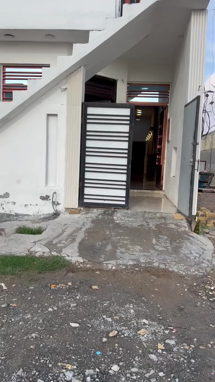 بيت رهنية بالصابيات / بالوزراء
طابق ارضي 
غرفتين  واستقبال وصالة هي صالة هي مطبخ واثنين صحيات
كامل من ناحية الكهرباء والمي مفصول ونت ضوئي كله متوفر  خير من الله 
المبلغ للرهينة ٢٥ والإيجار ١٠٠ بالشهر والمدة حسب الاتفاق 

للتواصل الاتصال على الرقم ***********
ما متوفر عالفيس
