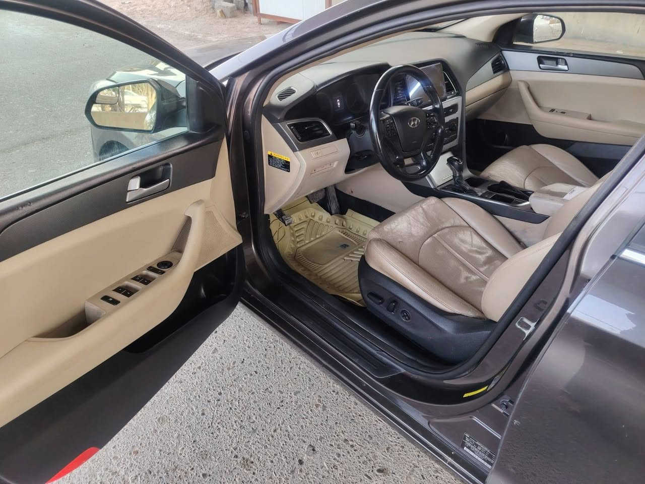 السلام عليكم سوناتا موديل 2015 أمريكي حادثها جاملغ أمامي وبنيد السياره بيها اربع قطع صبغ رقم بابل دولي بسمي سنويه وهزه جديده شرط التحويل جاهزه من كلشي مكينه كير حداديه تبريد ثلج كهربائيات كلها شغاله السياره احلى من الصور شرط مكاني بابل اريد مراوس سياره سعرها اقل منها محتاج فرق الي يحب يتصل او واتساب هذا رقمي ***********
