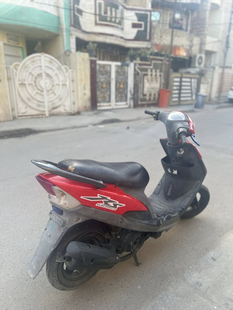 السلام عليكم للبيع ماكس عدله بوشه 49مكينه بلادي الدراجه ناعمه خير منالله مابيها اي نقص كامله كهربائيات كلها شغاله 
شلعه معدل 
المكان بغداد الشعب 
السعر 650وبيها مجال 
استفسار ***********
