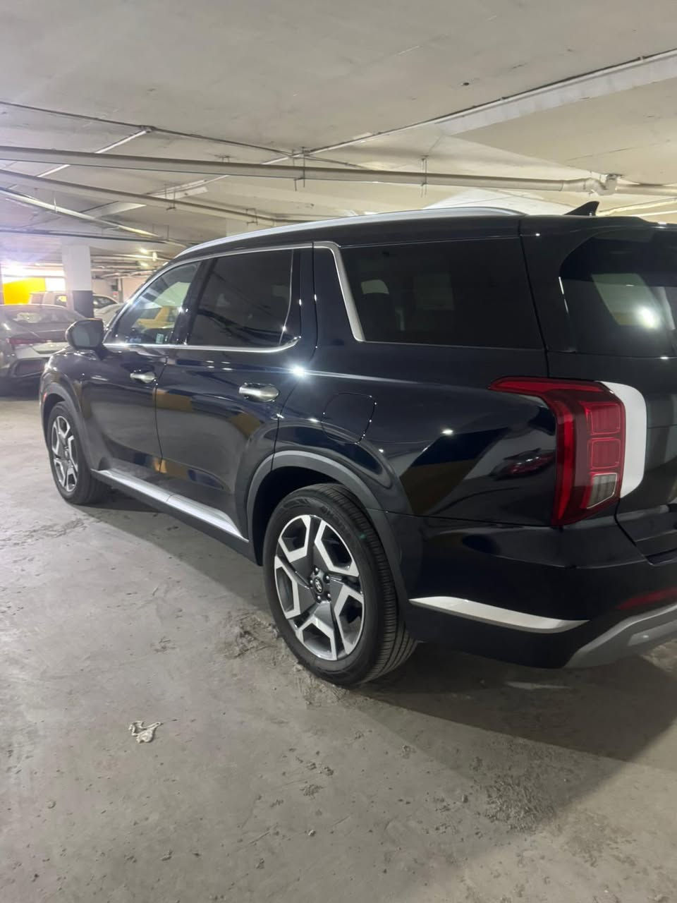 السلام عليكم
هونداي بالسايد 2024 وراد امريكي 
السيارة بيها دعامية امامية تبديل نفس الون بدون صبغ ايرباكات كلها سليمة السيارة نظيفة وبيها حساسات وكشنات جلد وشاشة وبعد هواي مواصفات السعر 295 ورقة 
للستفسار ***********
