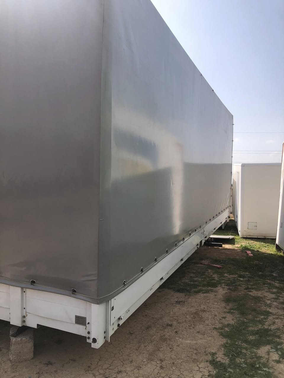 سلام عليكم اخوان بدي اتيكو للبيع طول سبعة وربع ارتفاع ٢٨٠ الداخل مال كلة حديد مكان البدي اربيل قوش تبة موديل البدي ٢٠١٣ للاستفسار الاتصال ***********
