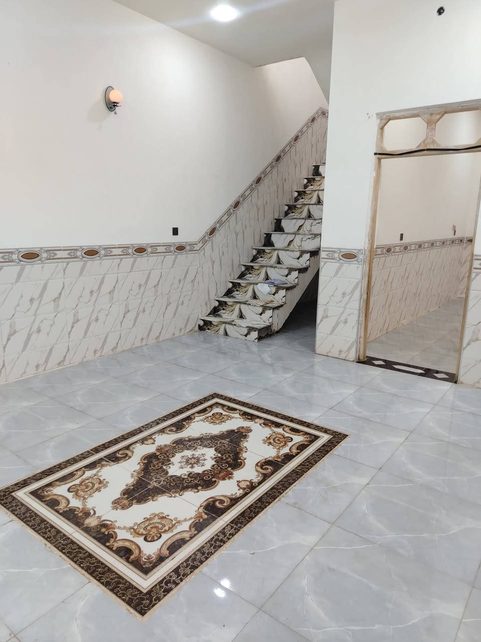 ✍️بسم الله الرحمن الرحيمَ.   🏤   🤝
الدار للبيع في الفلوجه خلف مجمع الرحاب شارع المضيف اول فرع مساحته 125شارع10طابو زراعي سعر42او بي مجال ((***********)) بي واتساب بوب جدد
