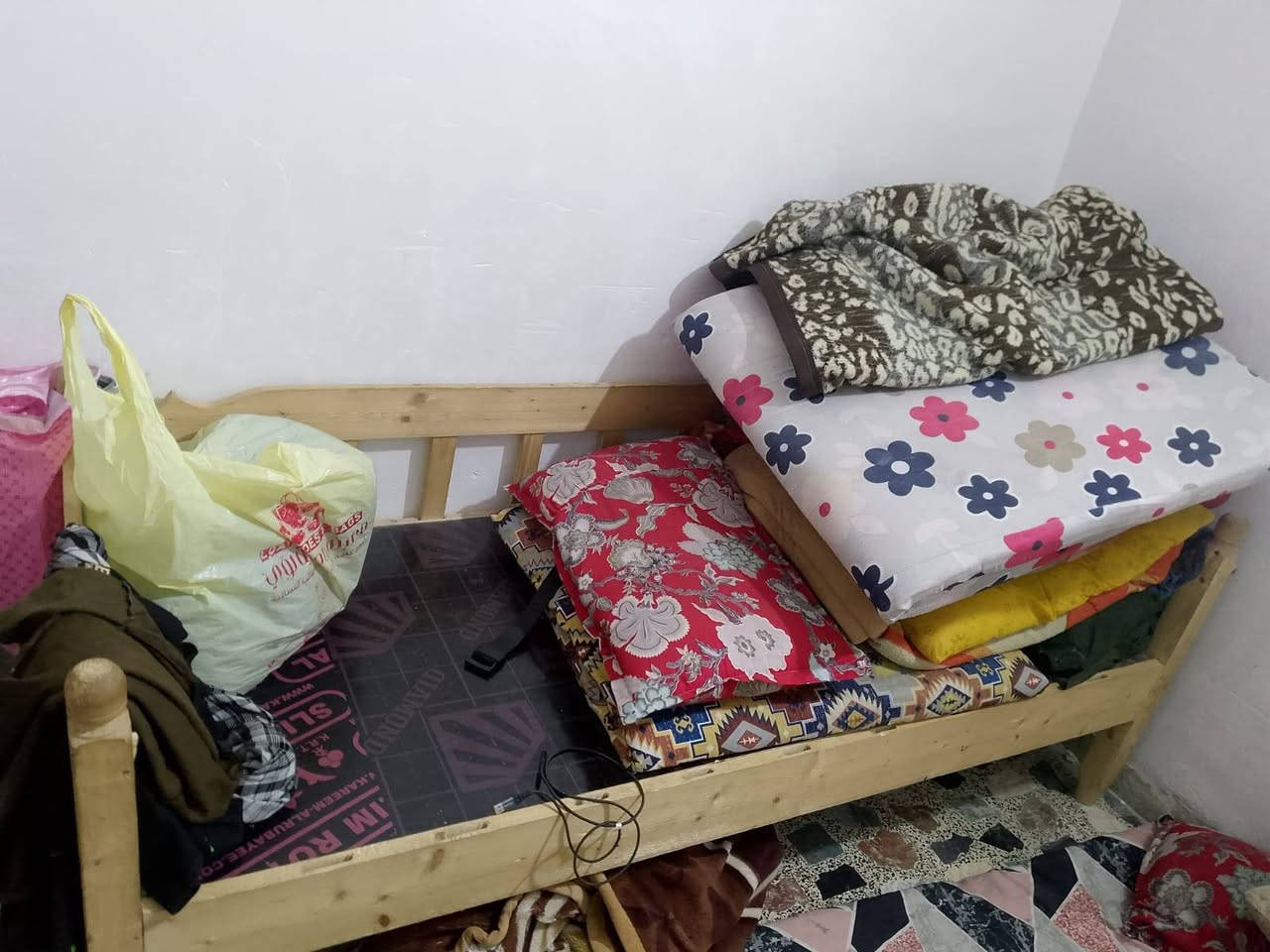 للبيع غرفه نوم صاج ٣٠٠ جرابي ٢ ام النفر يصيرن وحده فوك الثانيه او معزولات ثنينهن ٧٥ ***********
