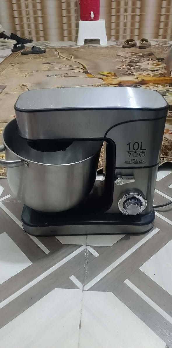 السلام عليكم عجانه للبيع 10 لتر استخدام قليل مكاني رفاعي اتصال ***********
