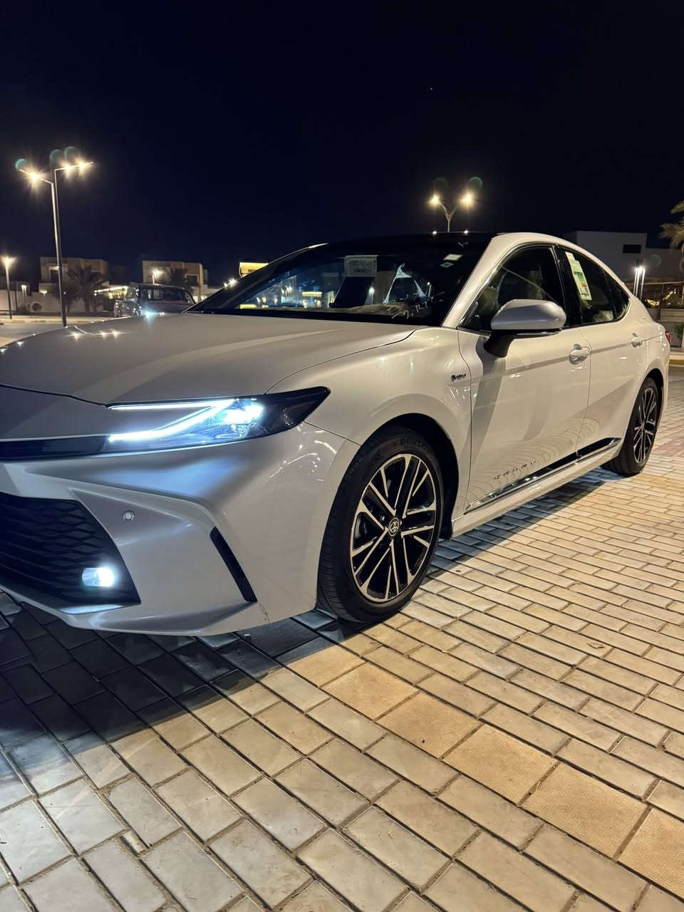 تويوتا كامري 2025 LE هايبرد – وكالة عبد اللطيف جميل
2025 Toyota Camry LE Hybrid
2025موديل 
هايبرد 
وكالة عبد اللطيف جميل
صناعة يابانية ١٠٠٪؜
المسافة المقطوعة 55 الف 
• شاشة وسطية كبيرة تدعم أبل كاربلاي وأندرويد أوتو
• نظام هايبرد اقتصادي (بنزين + كهرباء) باستهلاك وقود قليل
• دخول وتشغيل بصمة
• كراسي مخمل مريحة مع تعديل كهربائي للسائق
محرك ٢٥٠٠
انارة داخلية
بانوراما
بردة كهرباء
حساس امامي خلفي
كامرة
شاحن وايرلس
مقاعد كهربائية
لايت زينون
بك لايت LED
سبايدر اصلي
ويل ١٩
رقم بغداد
📍 صلاح الدين  / تكريت
السعر المطلوب 275 
رقم الهاتف ***********
