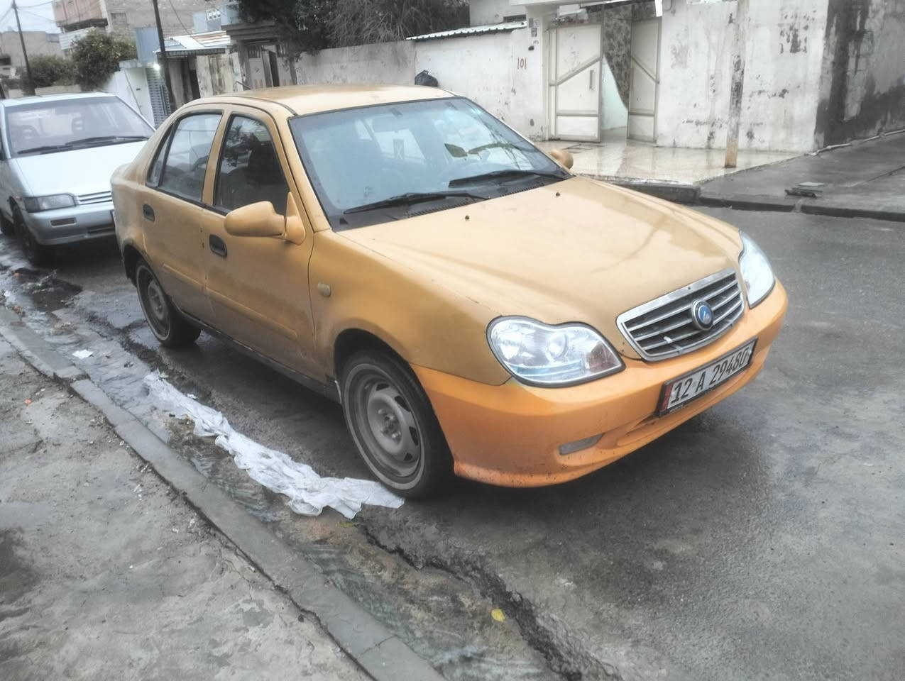 السلام عليكم سيكي للبيع موديل 9 هيئه غرامات مصفره محرك كورله قبل 20 يوم بدلتو اصل ابيض لونها سنويه تنتهي 2030 هزه جديده كاربون بانزين بيها جام امامي جديد شاشه السياره يعوزها طخم امامي وصبغ السعر 36 وبيها مجال رقم نينوى مكاني ايمن ***********
