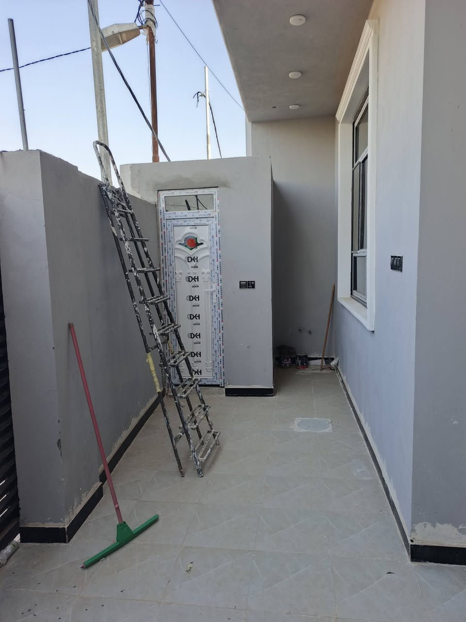 🏠دار   للبيــــــــــع    طابو زراعي سند ٢٥
فـٓــــي
محيزم  ٤ / شارع العلويه شريفه الجديد

مقابيل الملعب الخماسي. 

يبعد عن شارع العلويه شريفه

٢٥٠متر
____________
المساحه ١٥٠  متر
٧٫٥٠ × ٢٠.

زيرو استلام مباشر
________________
🧱تفــاصيــل
غرفـــــ عــدد ٣وصالــــــــــة وهـــــــــــول ومطبــــــــخ  ومجـمــــــــع صحــــــــيات  داخليـــــة  وخارجيـه ومنـــــــــــاور وطــــــارمـــــ .
___
__________
💲متوفر كافه الخدمات / /  /ماء/ كهرباء/ انترنيت ضوئي
_______________
مـراسلـه الــصفحه او زيـاره     #مكتــــــ ب القمه للعقار
#الكائــــــــــن
فـــي شارع ٨٠ شارع العلويه شريفه الجديد  ___________________________________
📲***********
________
@إشارة
