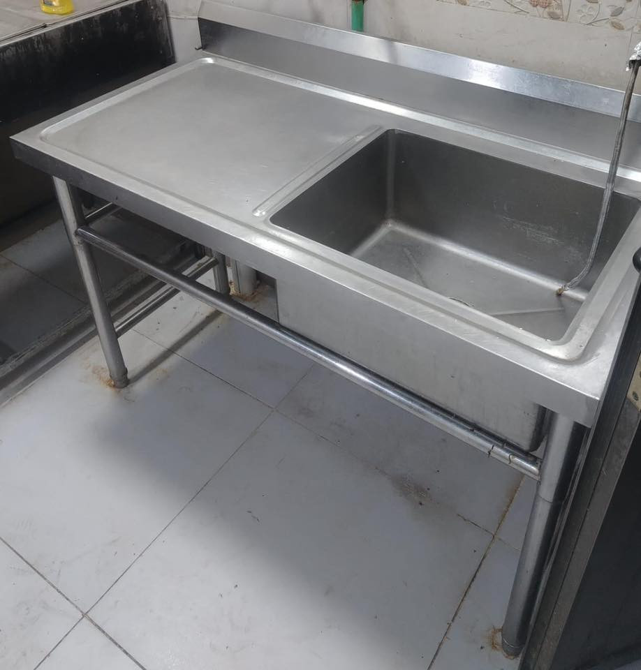 للبيع ميز تتبيل سنكي كرل بركر ع الفحم مكاني نجف *********** واتساب
