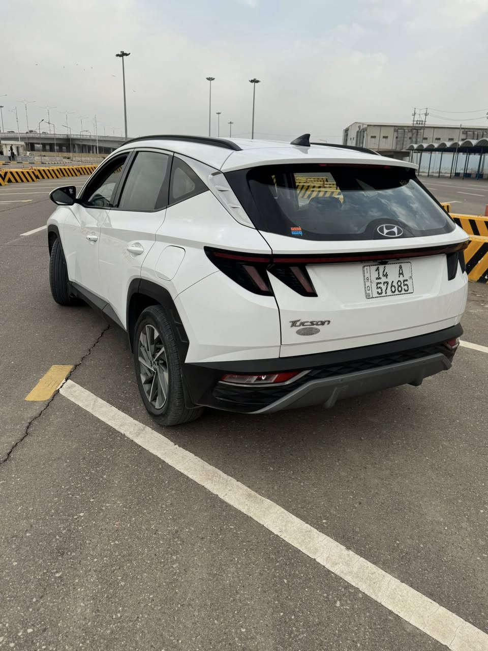 السلام عليكم توسان 2023 خليجي مكفوله من الضربه والصبغ والتبديل بيها طخات ثنين صغار موضحات وشخطين خفيفات رقم بصره الجديد نص فول بصمه دخول ذكي حساسات امامي خلفي شاشه كبيره داخل اسود مكينه 2000 ماشيه 49 الف كيلو متر جاهزه اي نقص مابيها مكاني ميسان العماره السعر 200$ وبيها مجال للاستفسار اكثر 
***********
