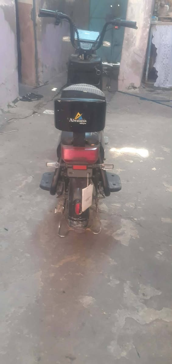 السلام عليكم ماطور شحن جاهز بس يعوزو باتري واحد سعر 250وبي مجال لل طيبين 
عنوان موصل ايمن وادي حجر 
رقم ***********
