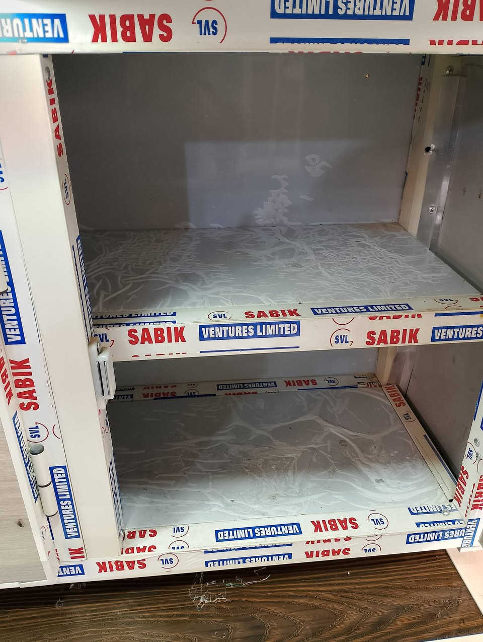 سلام عليكم كاونترات مستعمل شهر  للبيع 6قطع متر ونص +زاوية 80x80+سنكي متونظيف جدا جدا  عشرا السعر 450وبي مجال حي العسكري لعابد ومقابل مستوصف ***********او***********
