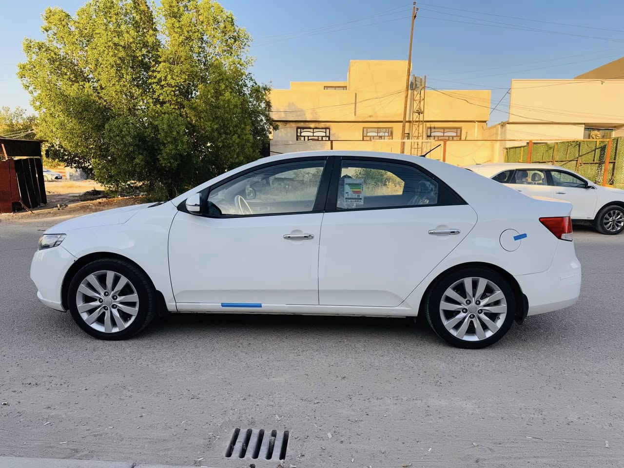 السلام عليكم حبايب 
مكان السيارة بغداد طريق بسمايه القرية النفطية
عارضها 109$ وبيها مجال بسيط للشراي 
*********** 
سيراتو خليجي 2013 
رقم سليمانية هزه ورقم وسنوية جديدة
تحويل مباشر
مكينة 1600 دوش بلاد ممفتوحة 
كير 6 نمر المرغوب 
السيارة مكفولة من الصبغ والبارد والتبديل 
فقط تكحيل كارت مكانين مثل مواضح بالصور
فول مواصفات 
كيج حماوة 
ماشية 119 km 
بصمة تشغيل 
بصمة ابواب 
تبريد بيانو 
شفتات ستيرن 
بلوتوث 
مري شفط 
حساس خلفي 
بلوجكتر لد نهاري ليلي
وباقي المواصفات المعروفة …….
