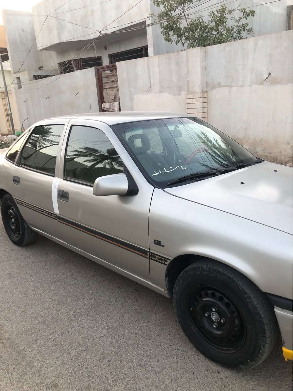 سلام عليكم 
اوبل ڤكتره موديل ١٩٩٢ سياره حلوه وجاهزه من كلشي كير محرك تخم تاير كهربائيات كلها بشرط على اخر حبايه سياره مصبوغه عام لجماليه رقم دولي جديد تحويل بنفس اليوم  سعرها ٣٧ وبي مجال بسيط 
شراي اتصال ودلل….  *********** سامراء, صلاح الدين
