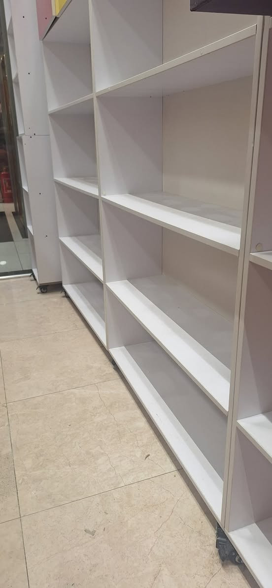 سلام علیکم
(بیع کامل مو قطع)
20 قطعات رفوف بسمک 16 mm و بجوده عالیه

10 قطعات:
الارتفاع : 200 سانت
العرض :100 سانت
العمق:30 سانت
 
 6 قطعات:
الارتفاع : 200 سانت
العرض :30 سانت
العمق:30 سانت

4 قطعات:
الارتفاع : 100 سانت
العرض :60 سانت
العمق:30 سانت

مستخدم قلیل جدا 4 اشهر و حالیا نظیفات و موجودات بالمخزن
موقعنا بشارع الضلال
الرفوف کل قطعه بیه 4 چروخ اصلی
سعر کلهن ٧٥٠ دینار عراقی فقط
بخدمتکم ع واتساب
‏***********
