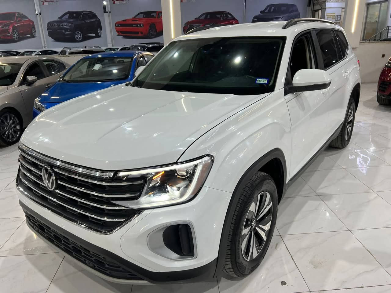 � فولكس فاغن أطلس 2024 SE فول مواصفات
✨ سيارة عائلية فخمة ومريحة جداً

🔹 محرك 2.0 لتر تيربو (قوي واقتصادي)
🔹 قير أوتوماتيك 8 سرعات
🔹 7 ركاب (3 صفوف)

🔸 المواصفات:
• شاشة كبيرة حديثة
• Apple CarPlay + Android Auto
• كشنات جلد
• كشنات حار 🔥 / بارد ❄️
• تدفئة دركسون
• مقاعد كهرباء + ميموري
• فتحة سقف بانوراما
• تشغيل بصمة + دخول ذكي
• كاميرات + حساسات
• رادار + مثبت سرعة
• باب خلفي كهرباء
• مكيف أمامي وخلفي

⚠️ بدون ايرباك
📍 تترقم شمالي

💰 السعر: 255
💰 بيه مجال بسيط

📞 ***********
