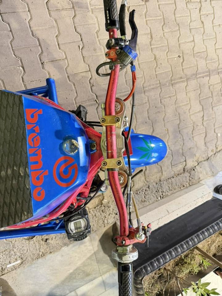 السلام عليكم
kawasaki636 2004
شاصي بواري مال خارج
دراجه خير من الله نكره بل وكت
بيه هواي غراض حلوه
عمبار برمبو  اصلي❤️‍🔥
صلنصه مايف👿
فج ابو الطره Toklco
دواسات NDC
بكره 65
صدر كرزي🩷
عضمه سكليتر motion pro
والباقي كله كدام عينك 
عليه ادامه كامله فيت بم نوزلات فلتر شوته
تبديلت دهن Liqui Moly 
مكلف بل نشر اي ستفسار 
***********
مكاني الدوره

