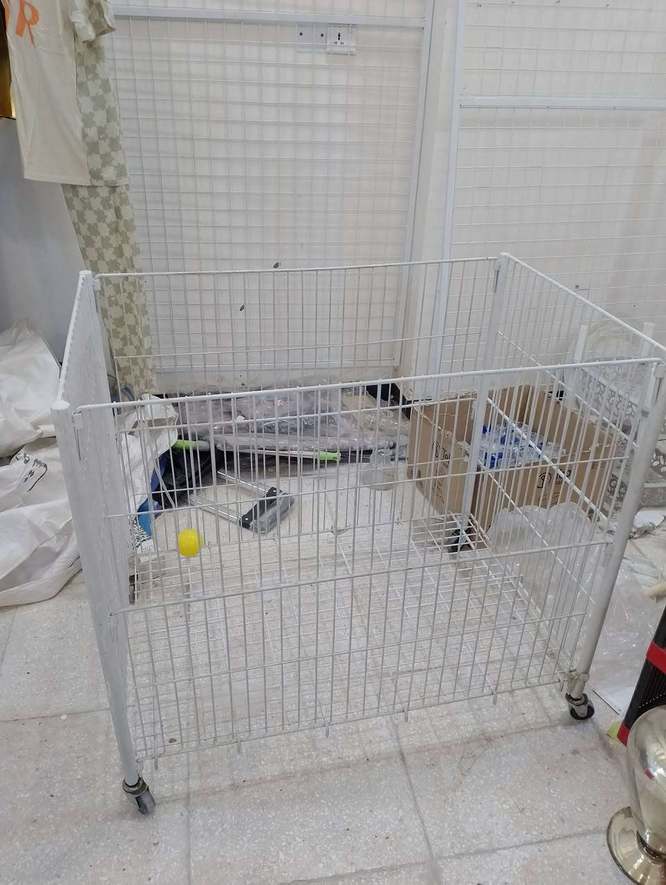 مواد للبيع فاترينة مشبكة تعليق عدد 3
مع سلة قياس 90
كربلاء 
***********
