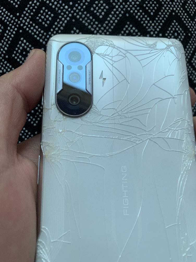 Redmi k40 Gaming
ram 12+3
Storage 256 GB
Charg 67 wat
nrx 120 $$$
kaml ashya
hamu shteki biladi nakrawaya 
Haybi mobilaka kamek xwar bwa w pshti shkawa lawenakash dyara 
nawnishan ranya 
***********
هەموو شتێکی بیلادی ،نەکراوەتەوە 
حەیبی موبایلەکە تەنها کەمێک خوار بووەو پشتی شکاوە لەوێنەکەش دیارە
ناونیشان ڕانیە رانية, السليمانية
