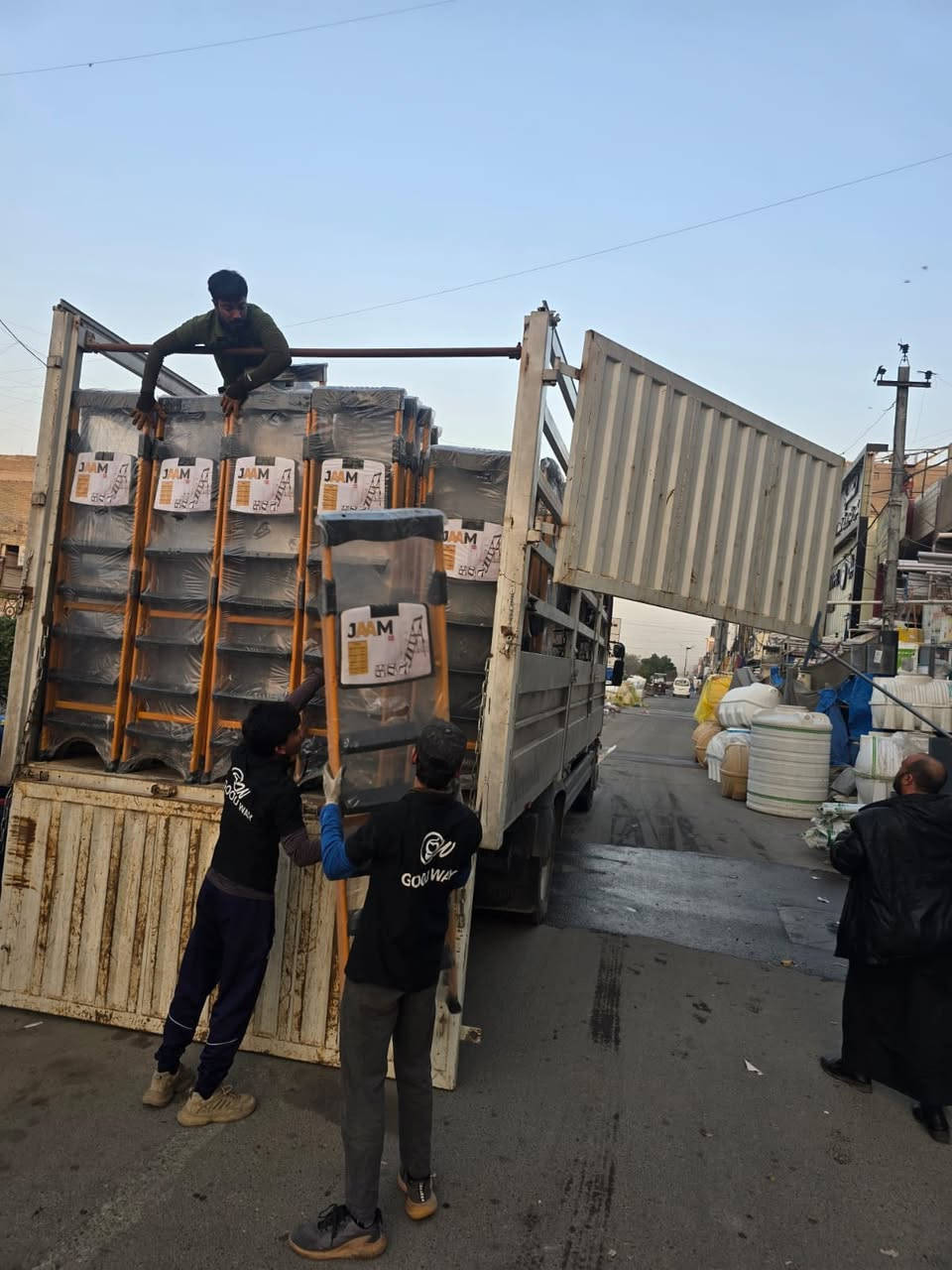 السلام عليكم زبائننا الكرام 
يعلن مجمع باب الاغاء عن وصول درج اصفر بايه اسود ثقيل 
متوفر درج جميع الاحجام درج عالي جوده استندر 
4 بايه 
5 بايه 
6 بايه 
7 بايه 
8 بايه 
9 بايه 
10 بايه 
البيع جملة الجمله - العنوان بغداد مدينه الصدر قطاع 11
الاتصال والاستفسار ***********
متوفر خدمة توصيل جميع محافظات العراق
