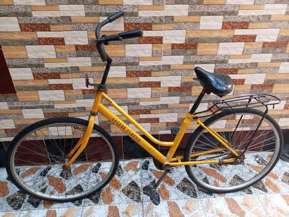 بايسكل سياحي حجم 26 نقصه بس سرج تعبان وستان ويا هذني الغراض الموضحه بصوره بسعر 25 الف مكاني بصره كباسي ماعدي توصل لتواصل ***********
