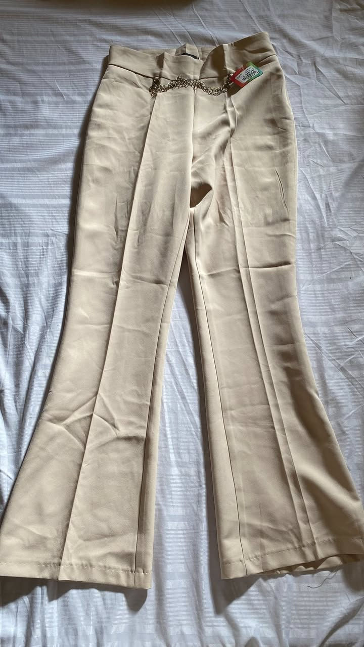 بنات حملت🤰🏻 و ولدت و اغلب ملابسي بعد ميصيرن عليه 🥲هاي جزء منهن(نضيفة) استخدام قليل 
سعرهن 10 و 15 و الي اغلى حكتب سعره جواه 
قياسهن 38 و 40 
اني وزني جان 64 يصيرن عليه 
بنطرون جديد بيجي ب10
تنورة جلد ب5
كلبيات كلهن ب10
دشداشه نفاس ب15
الفستان البيجي اخذته ب75 ملبوس قليل ب15
البدله البنفسجي ملبوسه مرتين بالواقع احلى اخذتها ب175 رايدتها ب25 

مكاني نجف عندي توصيل لكل العراق


**إذا كنت صاحب هذا الإعلان وتريد حذفه لأي سبب، رجاءا أرسل رسالة إلى الدعم الفني**